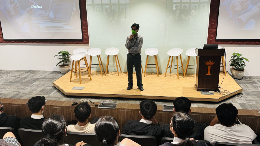 A mentor at Kingsley presents in front of students